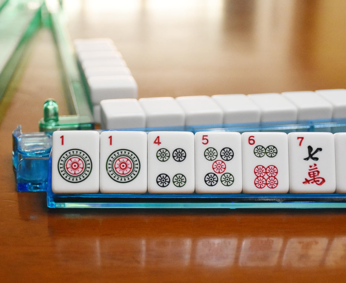 American Mahjong Set with 166 White Tiles and 4 Racks P179