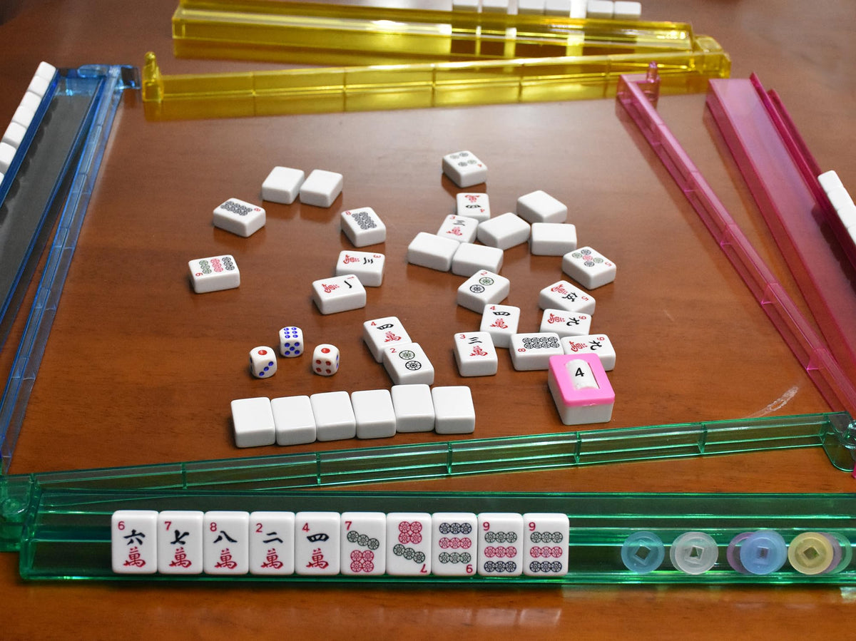 American Mahjong Set with 166 White Tiles and 4 Racks P179